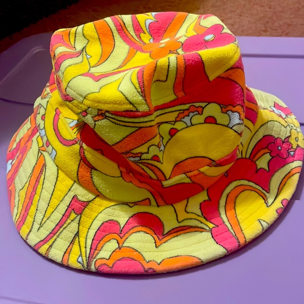 Frankie’s bikinis hat